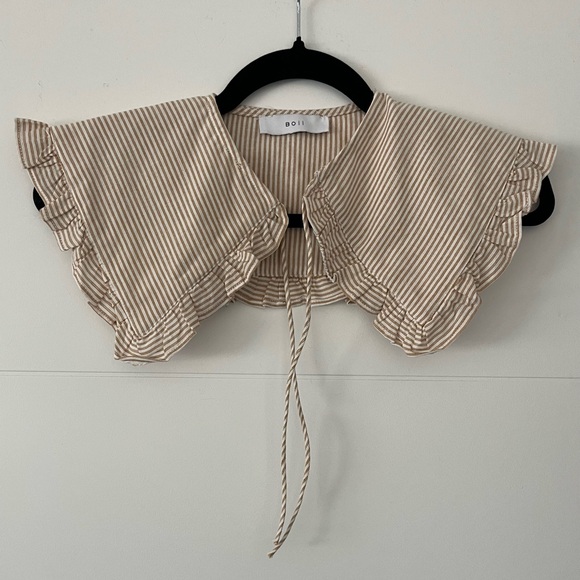 Striped Ruffle Collar - Picture 2 of 4